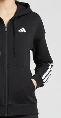 Modella indossa ADIDAS FELPA DONNA JE1283 nera 3 stripes dettagli 