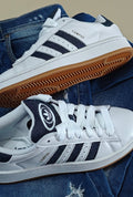 Sneakers ADIDAS ORIGINALS CAMPUS 00s JQ7439 in pelle bianca e strisce laterali in jeans 
