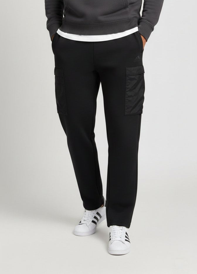 ADIDAS PANTALONE UOMO IY1486 nero frontale tasche logo gommato